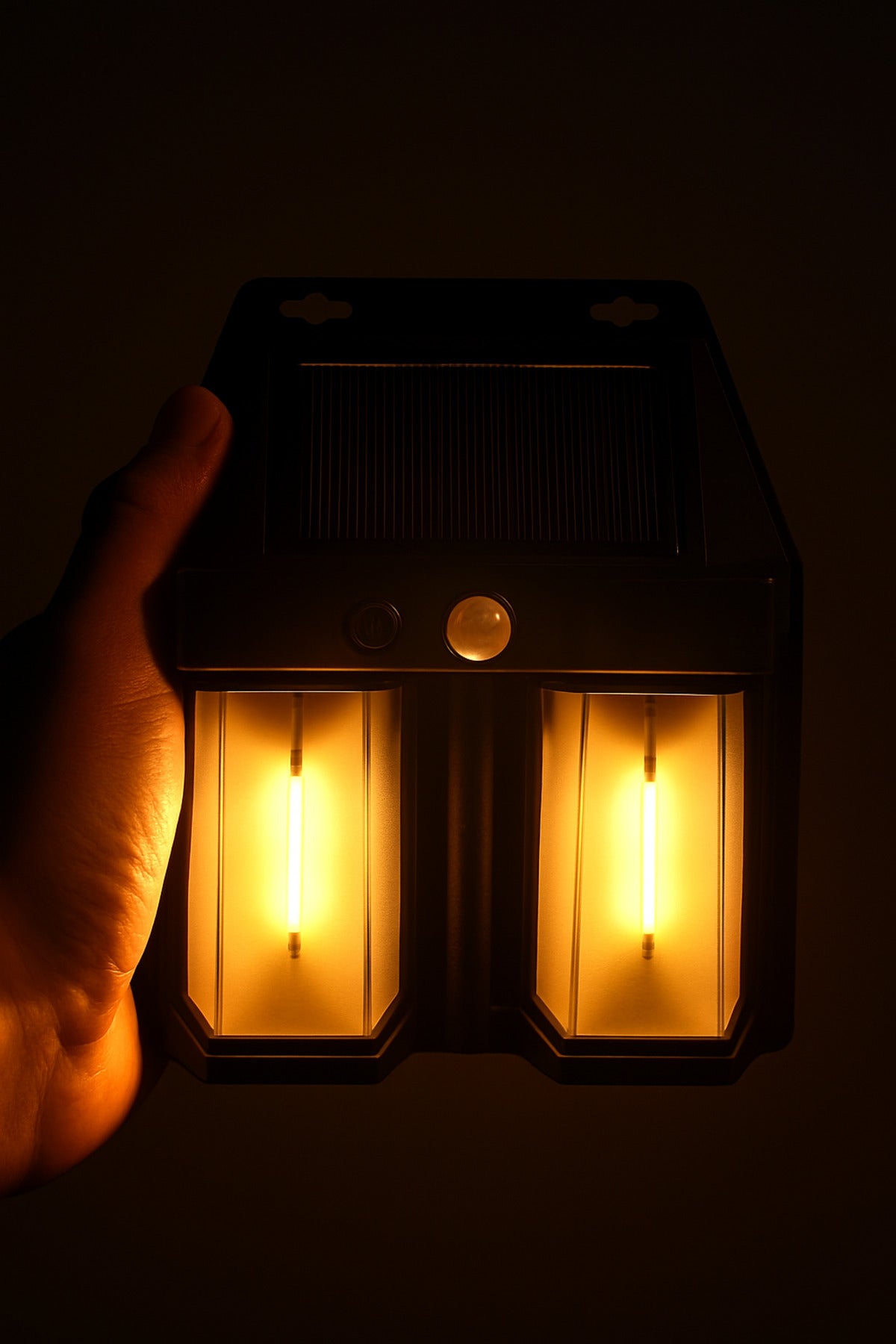 Güneş Enerjili Hareket Sensörlü Duvar Lambası | Çift COB LED Bahçe ve Garaj Işığı (Su Geçirmez)