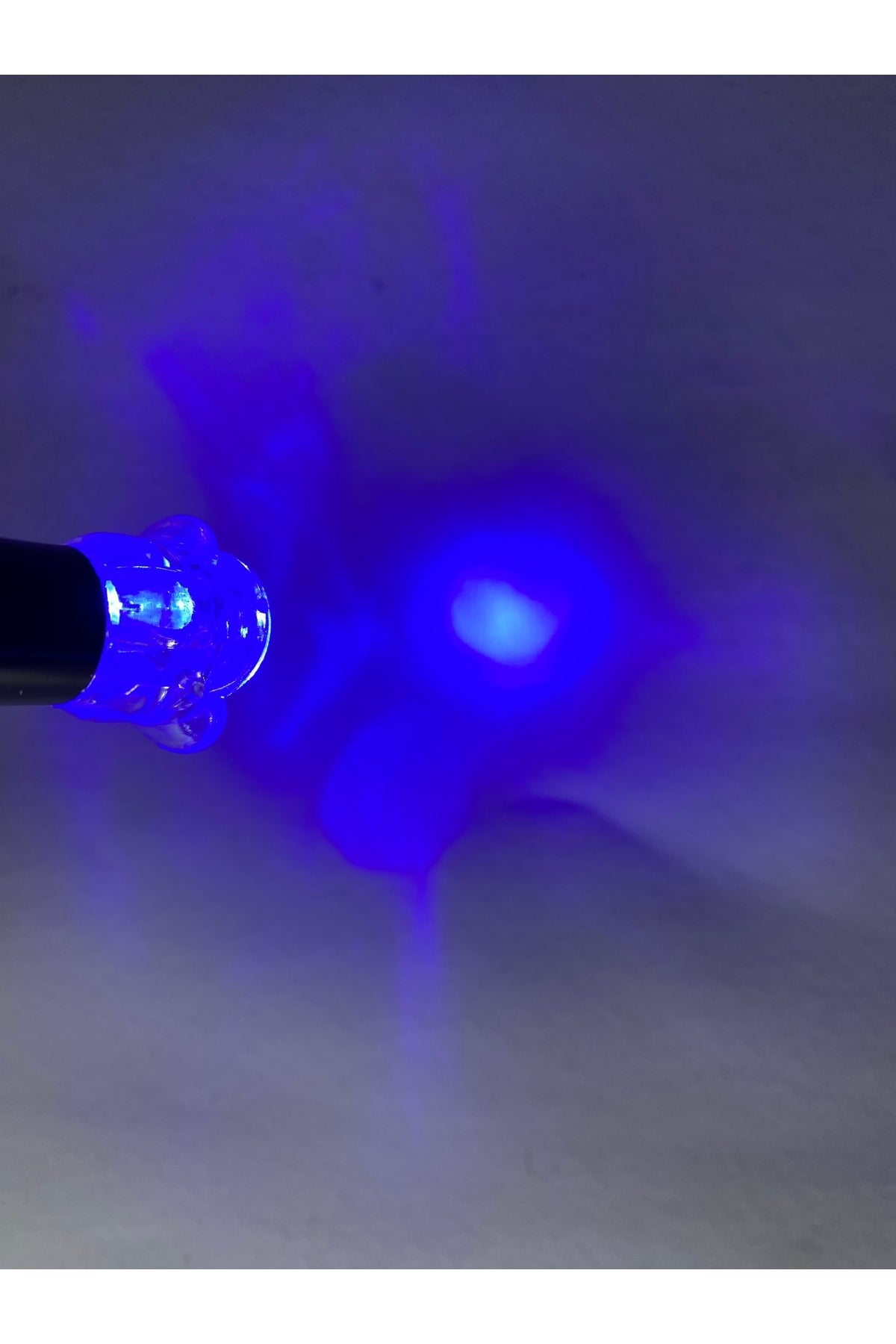 Kırmızı Lazer El Feneri 5 Fonksiyonlu Renkli Işık Mini Lazer Anahtarlıklı 3 Adet Pil Hediyeli
