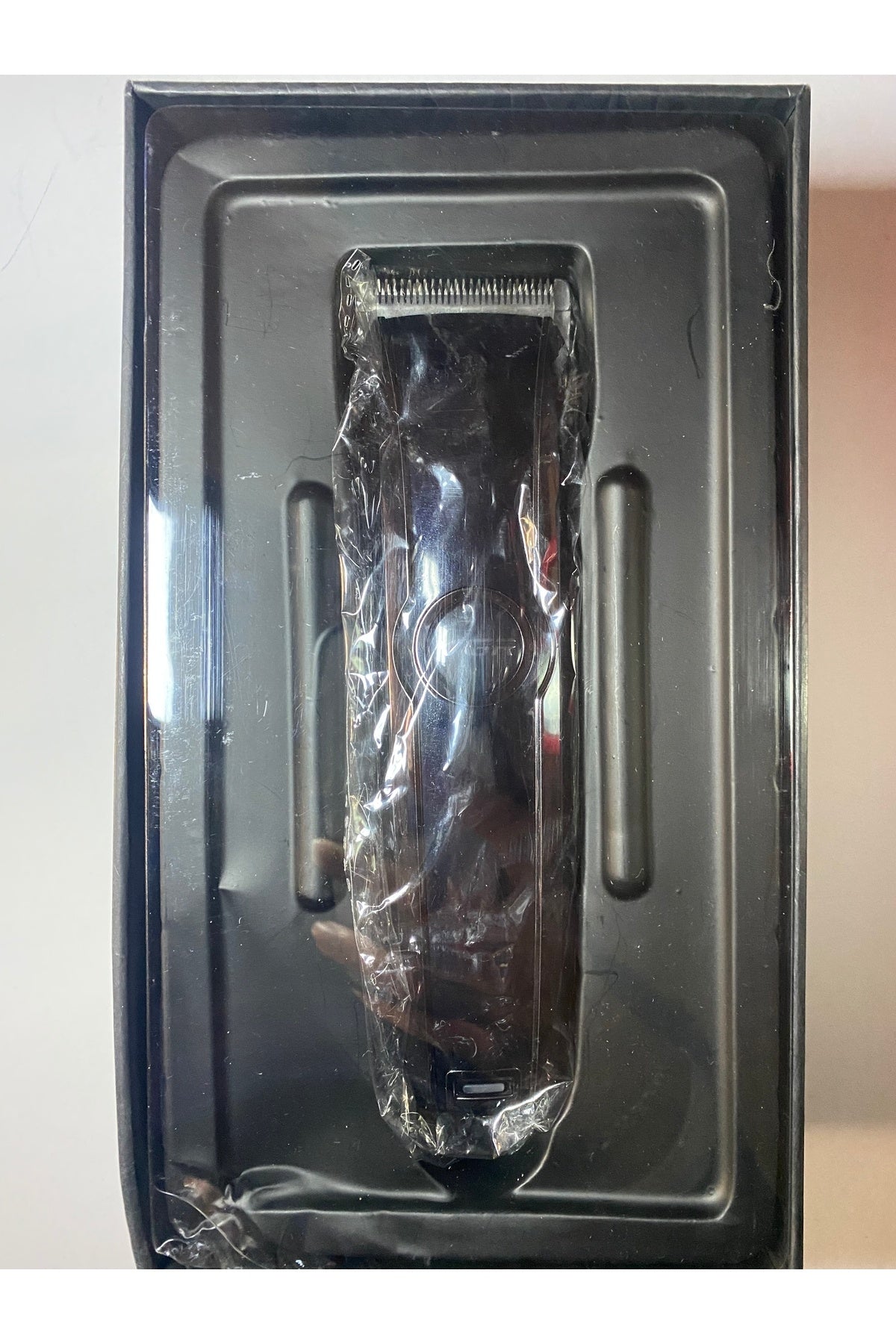 Saç Sakal Tıraş Makinesi Profesyonel 4 Başlıklı Kullanım Kolaylığı Kutusunda T Bıçak Siyah Makine