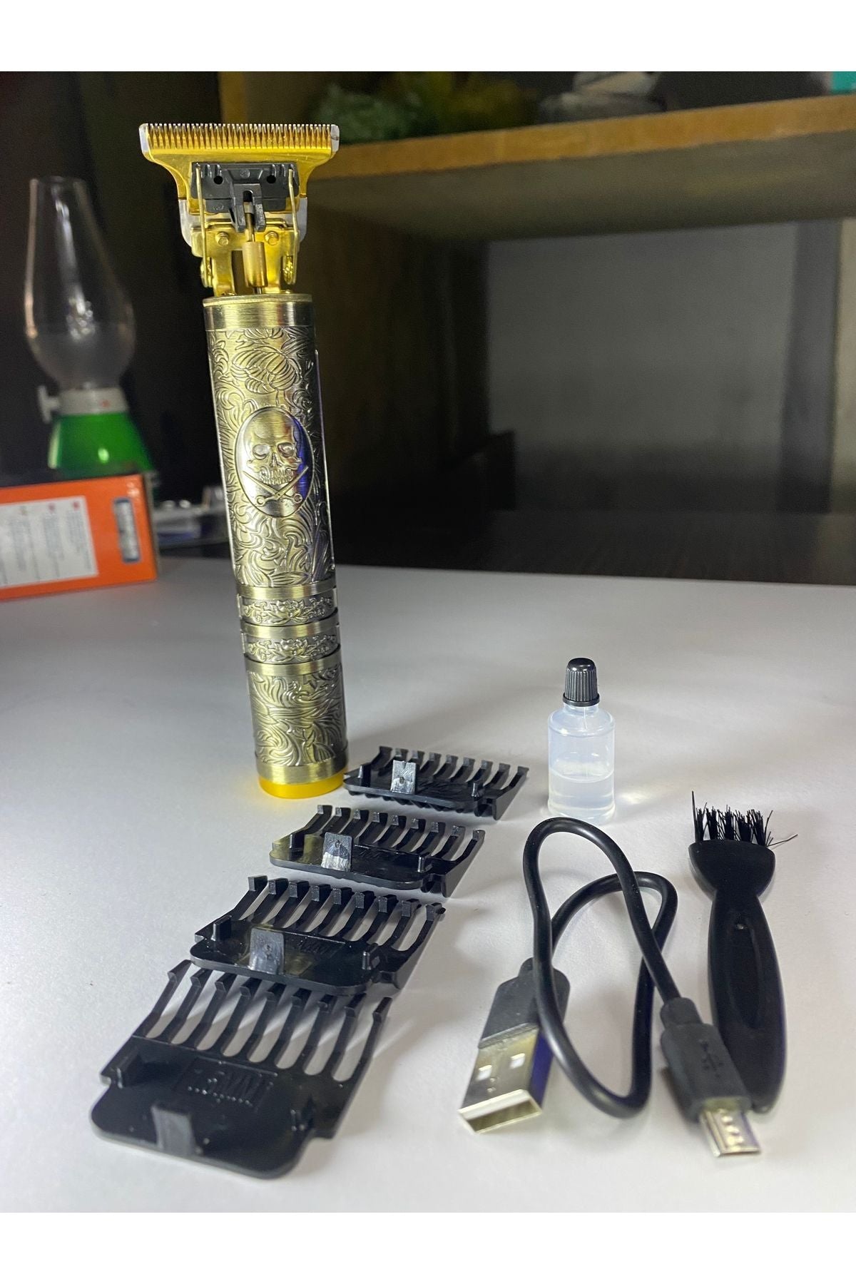 Saç Sakal Vücut Tıraş Makinesi Çizik Atma Sıfır Alır Güçlü Performans 4 Taraklı Metal Yapılı Altın